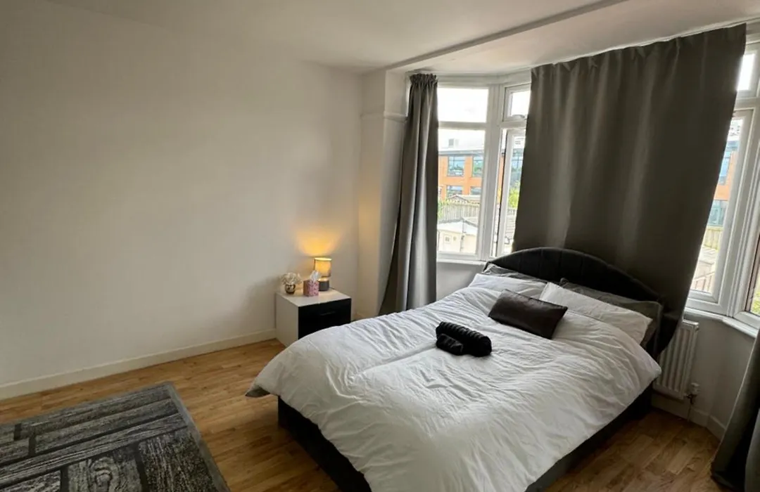 Elegant Estates Humble Abode Room 3-1