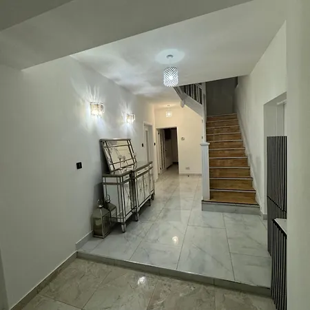 Elegant Estates Humble Abode Room 3-3