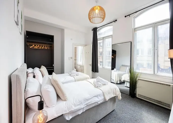 2 Bed City Centre Flat Sleeps 6